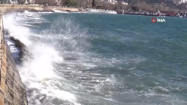 Marmara Denizi ulaşımına lodos engeli