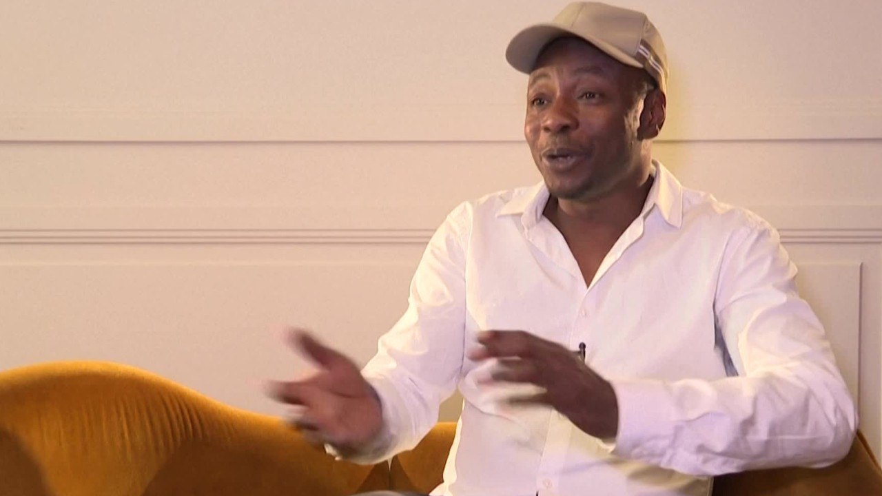 VOICI - « Je gardais ça pour moi " : MC Solaar fait de rares confidences sur sa mère lors de ses débuts dans la musique