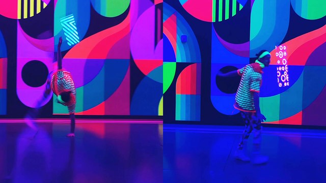 'Flow artist shines brightly under blacklight with mesmerizing leviwand routine '