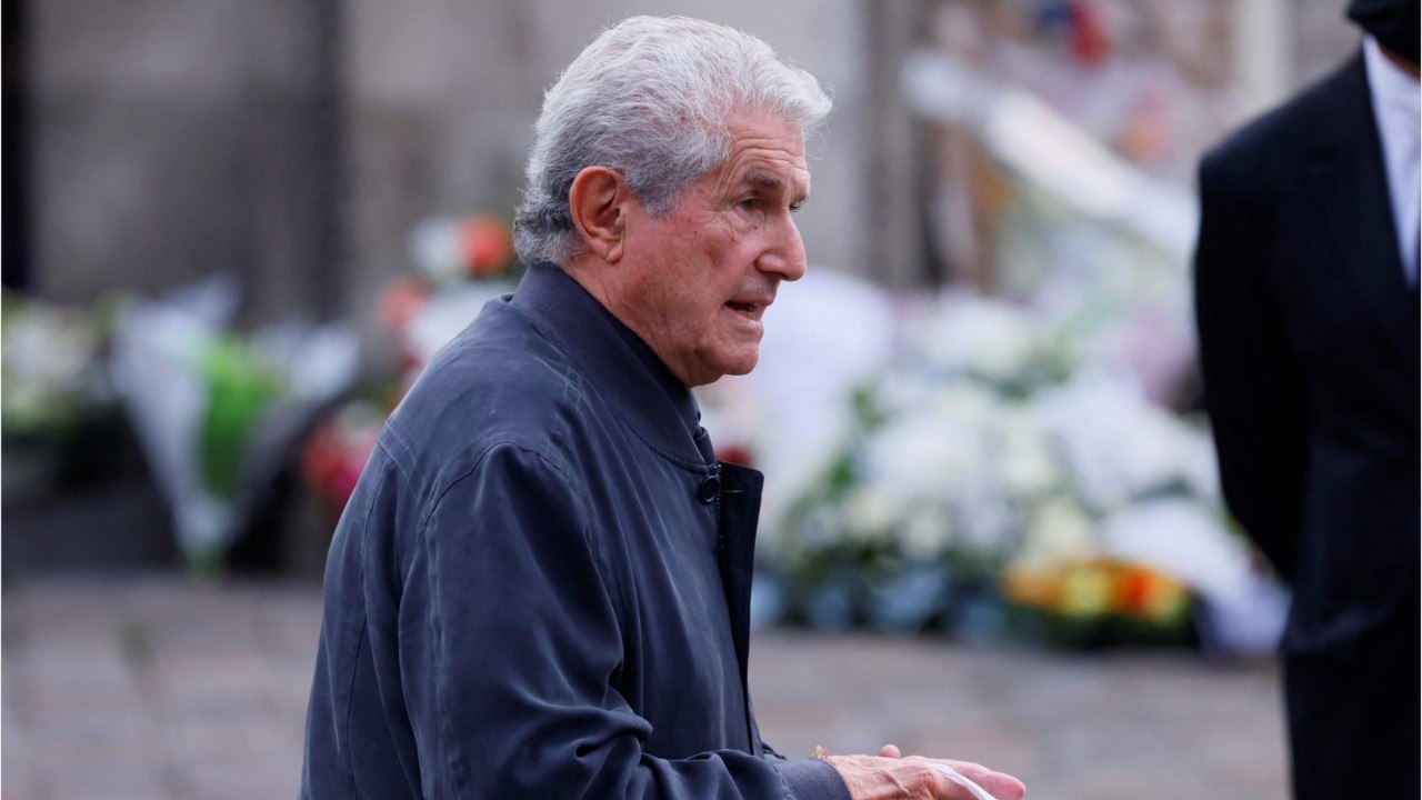 VOICI : "Il a tourné trois semaines avant de mourir" : les confidences de Claude Lelouch sur Robert Hossein