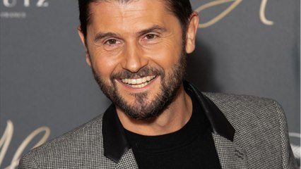 VOICI : Christophe Beaugrand : ce cadeau de Noël « horrible et gênant " ouvert devant sa grand-mère !