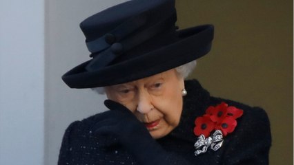 VOICI : Elizabeth II : cet évènement familial qui lui tient à cœur annulé à cause du variant Omicron