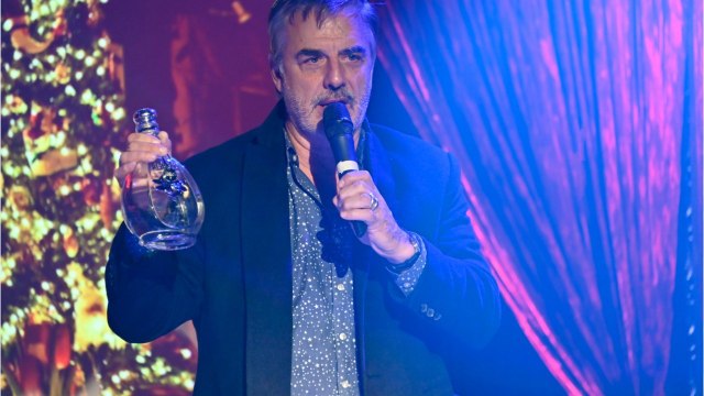 Voici - Chris Noth (Sex and the city) : deux femmes accusent l'acteur d'agressions sexuelles