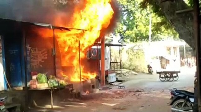 ऑटो पाट्र्स की दुकान में लगी आग, लाखों का सामान जलकर खाक। देखे वीडियो