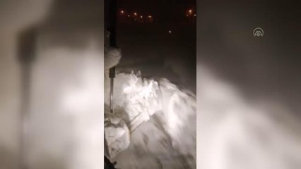 DİYARBAKIR - 2 hasta çocuk iş makinesiyle hastaneye yetiştirildi