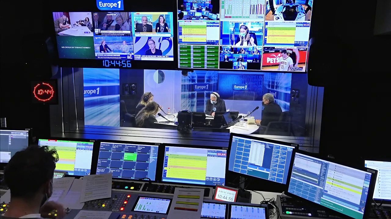 "Muriel Robin reprend ses sketchs cultes. Et Pof !" : un seul en scène mais à plusieurs !