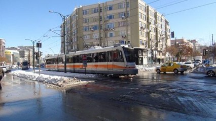 GAZİANTEP'TE YOĞUN KAR YAĞIŞI SONRASI HAYAT NORMALE DÖNÜYOR