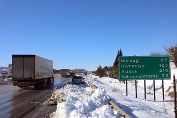 GAZİANTEP'TE YOĞUN KAR YAĞIŞI SONRASI HAYAT NORMALE DÖNÜYOR