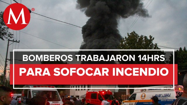Continúan los trabajos de los bomberos tras incendio de fábrica en CdMx