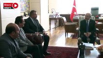 Kılıçdaroğlu, CHP’ye katılan Ertuş’a rozet taktı