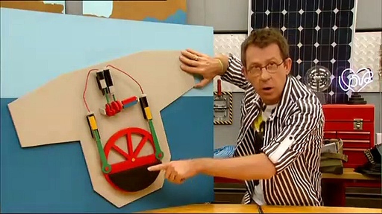 C'est pas sorcier Saison 21 - Comment fait le SEAREV pour produire de l'électricité avec les vagues ? (EN)