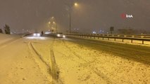 İstanbul'da TEM Otoyolu beyaza büründü, sürücüler güçlükle ilerledi