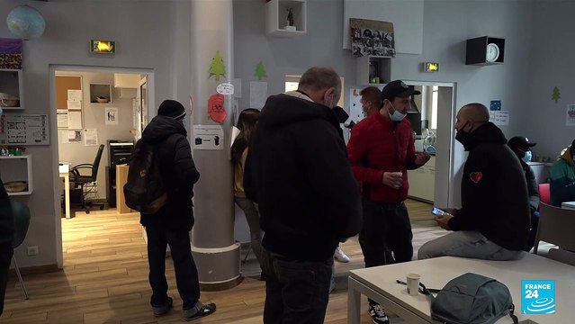 Paris : une association vaccine les plus démunis contre le Covid-19