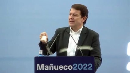 Mañueco vuelve a cargar contra Garzón y se inventa que el ministro ha atacado al sector hostelero