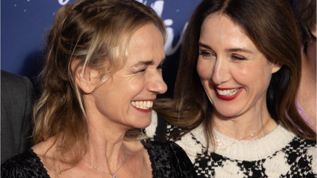 GALA VIDEO - Elsa Zylberstein métamorphosée pour incarner Simone Veil : “J’ai pris du ventre, des cuisses...”