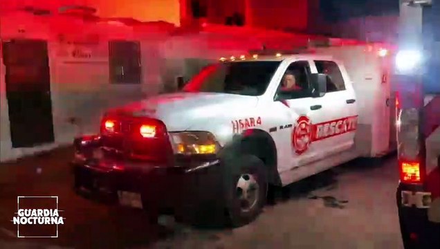 Aparatoso percance vial casi le cuesta la vida a dos hombres en la colonia Agua Fría