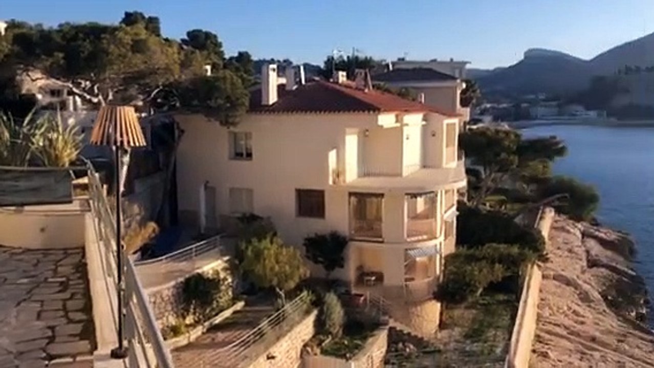 Vue du cap Canaille depuis l'hôtel "Les Roches Blanches" à Cassis