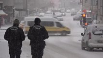 Van'da kar yağışı nedeniyle bin 18 yerleşim yerine ulaşım sağlanamıyor