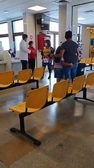 Revelan cómo una mujer golpea a médico en Cesfam Lomas Coloradas