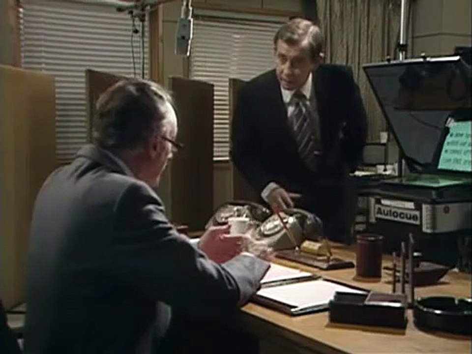 Yes Prime Minister S01E02