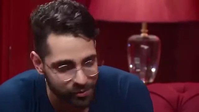 Montaña Rusa De Emociones En El Cuarto Rojo - El Poder Del Amor