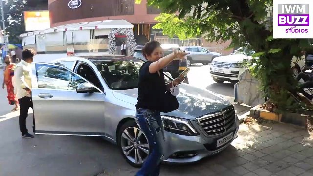 Wardha Khan (Sajid Nadiadwala's Wife ) Spotted At Kromakay Salon Juhu