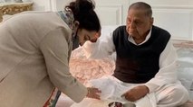 Aparna Yadav took blessings of Mulayam after joining BJP