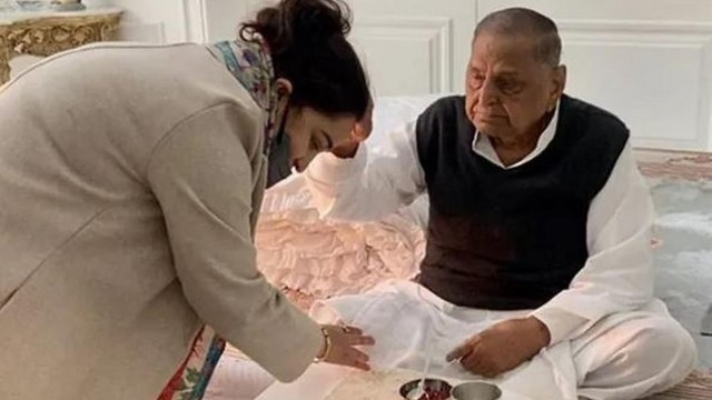 Aparna Yadav took blessings of Mulayam after joining BJP