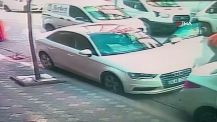 Otomobille kamyonun arasına sıkışan parmakları koptu... Feci kaza kamerada