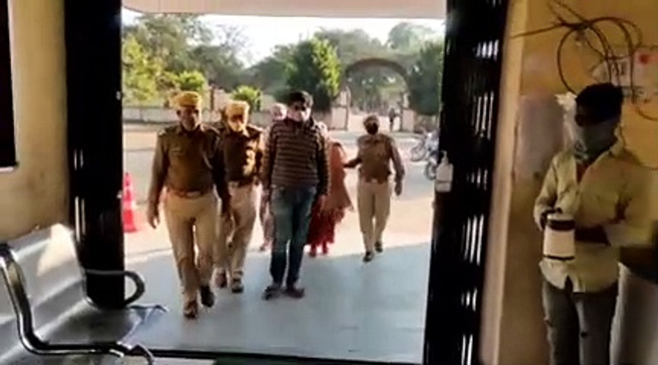 fraud aaropee arrested: 11 लाख रुपए की दाल की धोखाधड़ी के मामले में जयपुर के व्यवसायी दंपती व पुत्र गिरफ्तार