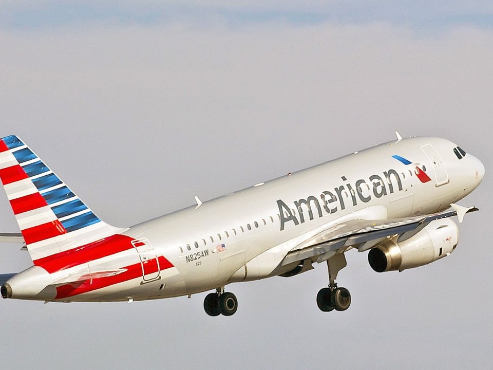 Wegen Maskenverweigerin: Flugzeug dreht einfach wieder um