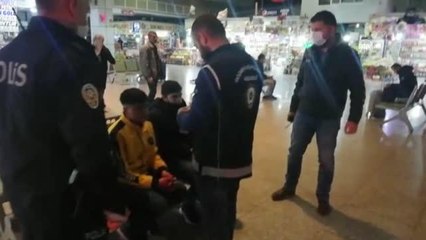 Sahte pasaportlu 3 yabancı uyruklu yakalandı