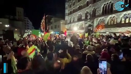 Una multitud recibe con vítores a Abascal en León