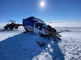 DİYARBAKIR'DA KAPALI 703 MAHALLE YOLUNUN ULAŞIMA AÇILMASI İÇİN ÇALIŞMALAR SÜRÜYOR