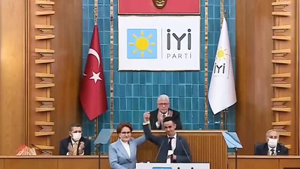 Atanamayan öğretmen derdini anlattı, Akşener elini öptü