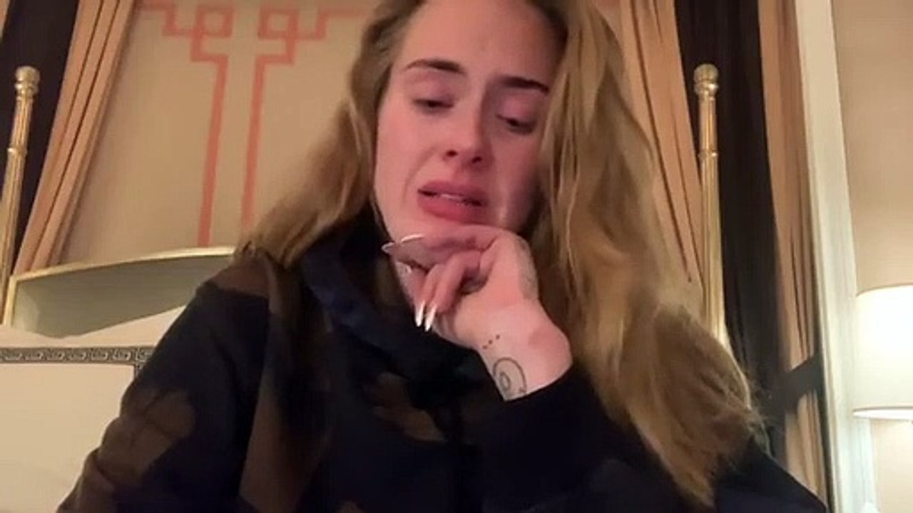 En larmes, la chanteuse Adele annonce dans une vidéo le report de sa série de spectacles en résidence à Las Vegas: "Je suis désolée mais le spectacle n'est pas prêt" - VIDEO