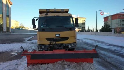 Şanlıurfa'da karla mücadele çalışmaları sürüyor