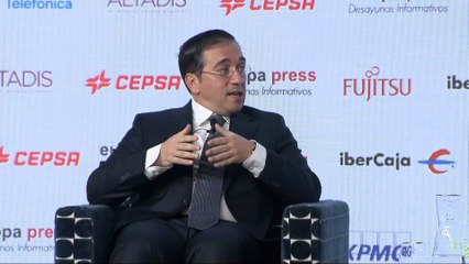 Albares recuerda a Podemos que la política exterior la marca Sánchez