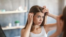 كيفية إخفاء شيب الشعر والجذور الواضحة من دون صبغة