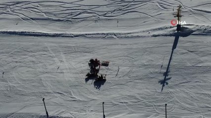 Uludağ'da ayağını kıran kayakçının imdadına JAK yetişti