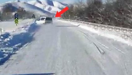 Kar manzarasını çekmek isteyen vatandaş, tesadüfen kaza anını  kayda aldı