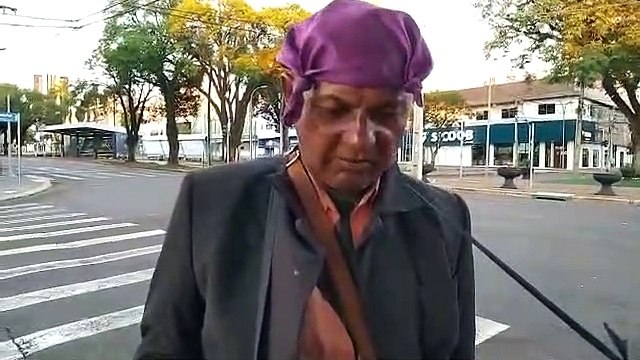Luthier de rua HPito pede ajuda para conseguir matéria-prima para fabricação de instrumentos artesanais