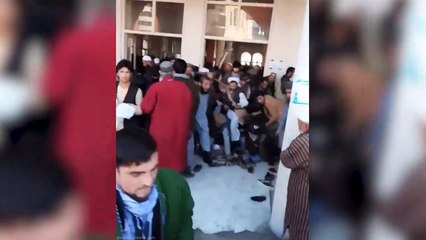 Taliban cuma namazına saldırdı!