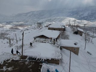 IRAK SINIRINDAKİ DERECİK'TE KAR KALINLIĞI 60 SANTİMETREYE ULAŞTI