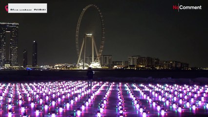 Un enjambre de drones ilumina el cielo
