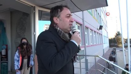 Öğrenciler hep bir ağızdan 'Bilmem mi' şarkısını söyledi, Sefo'yu okullarına davet etti