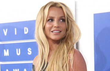 Britney Spears reveals new purple hair