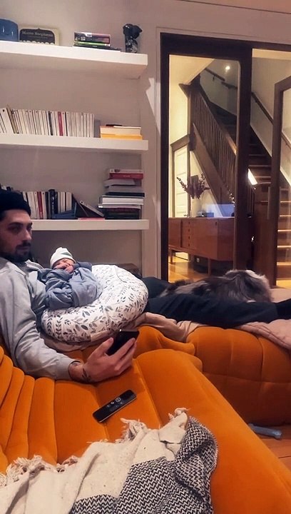 Coeur dee Pirate, devenue maman pour la deuxième fois, a posté cette vidéo prise chez elle, avec son comagnon.