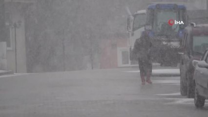 Kırklareli'nde kar yağışı etkili oluyor