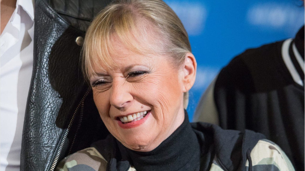 VOICI : La Chanson Secrète : Dorothée, en larmes, retrouve ses camarades du Club Dorothée